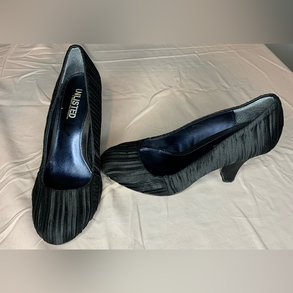 Unlisted by Kenneth Cole size 8-1/2 Black Pumps - Picture 3 of 6